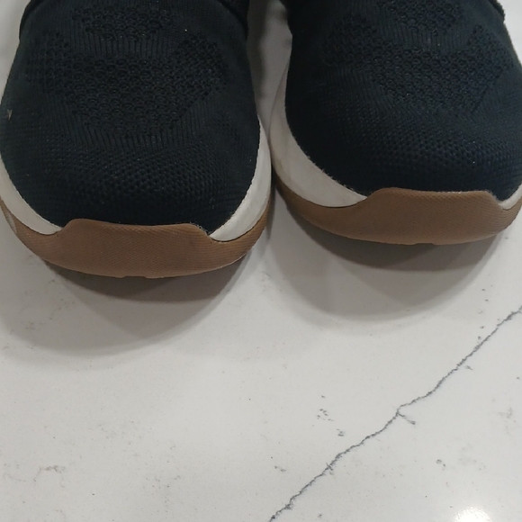 Men's Black and Tan Sneakers - Picture 6 of 6